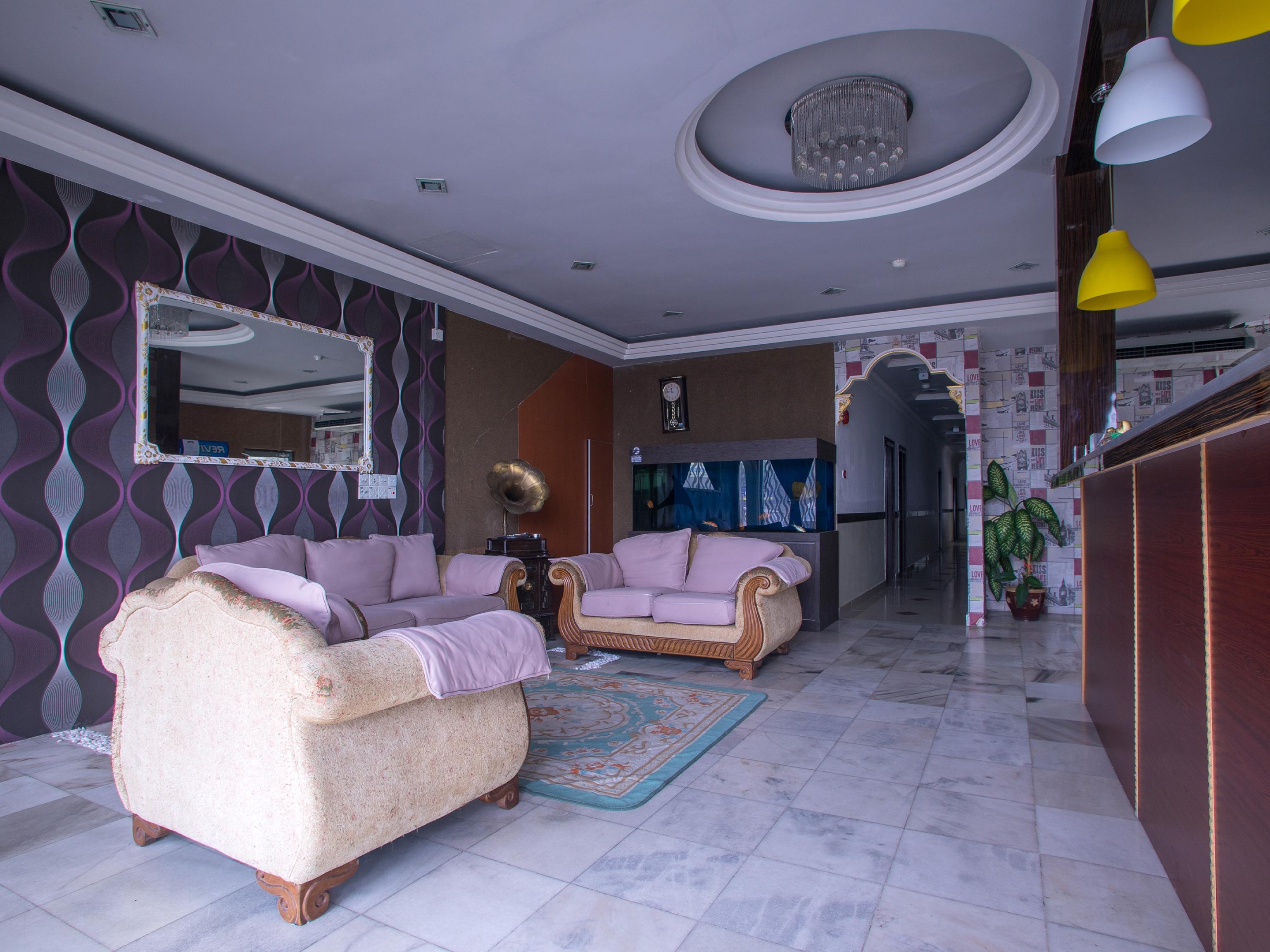 Oyo 44010 Royals Star Hotel Seremban Buitenkant foto