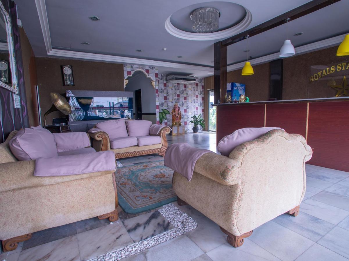 Oyo 44010 Royals Star Hotel Seremban Buitenkant foto